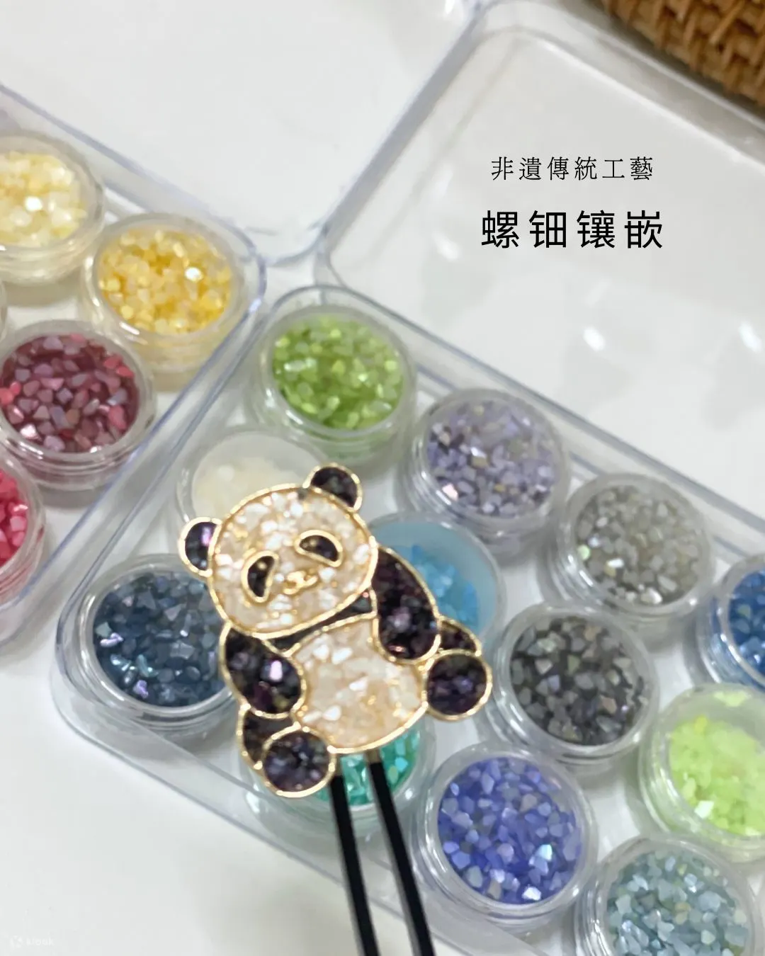 有多款天然螺钿贝壳选择, 在不同光线下呈现蓝、绿、紫等变幻光泽